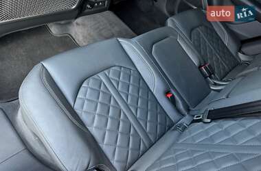 Позашляховик / Кросовер Audi Q8 2024 в 
