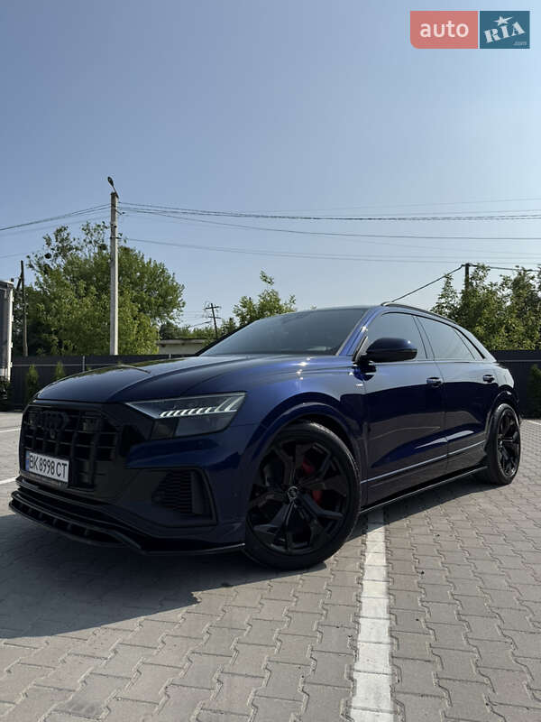 Внедорожник / Кроссовер Audi Q8 2019 в 