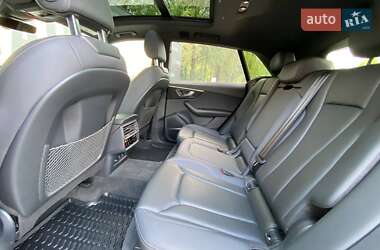 Внедорожник / Кроссовер Audi Q8 2021 в 