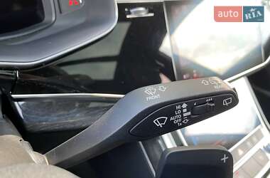 Внедорожник / Кроссовер Audi Q8 2021 в 