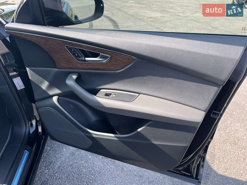 Внедорожник / Кроссовер Audi Q8 2018 в Львове