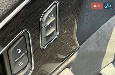 Позашляховик / Кросовер Audi Q8 2022 в 