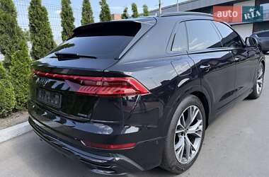 Позашляховик / Кросовер Audi Q8 2022 в 