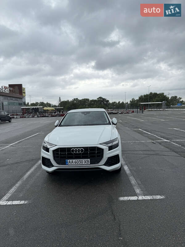 Внедорожник / Кроссовер Audi Q8 2019 в Киеве