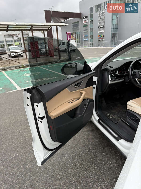 Внедорожник / Кроссовер Audi Q8 2019 в Киеве