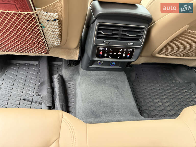 Внедорожник / Кроссовер Audi Q8 2019 в Киеве
