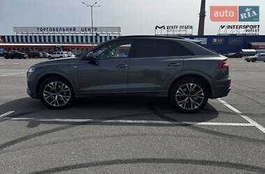 Позашляховик / Кросовер Audi Q8 2021 в 