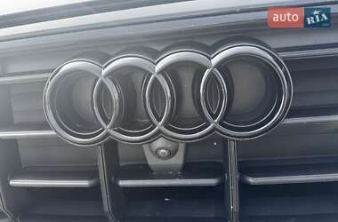 Позашляховик / Кросовер Audi Q8 2021 в 