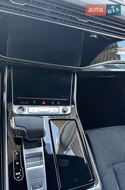 Позашляховик / Кросовер Audi Q8 2021 в 