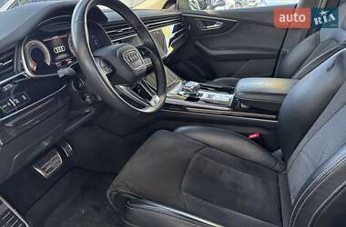 Позашляховик / Кросовер Audi Q8 2021 в 