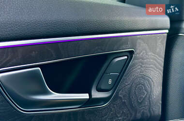 Позашляховик / Кросовер Audi Q8 2019 в 