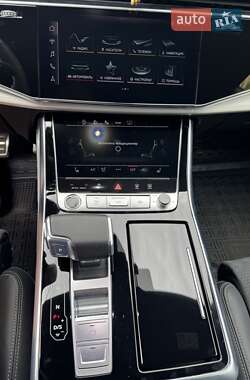 Внедорожник / Кроссовер Audi Q8 2023 в 