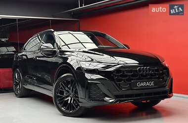 Позашляховик / Кросовер Audi Q8 2025 в 