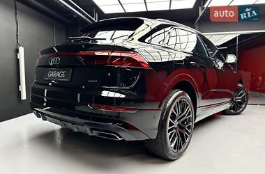 Позашляховик / Кросовер Audi Q8 2025 в 