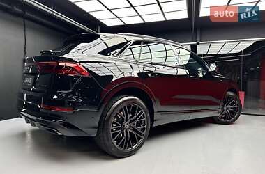Позашляховик / Кросовер Audi Q8 2025 в 