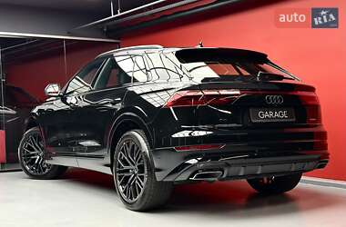 Позашляховик / Кросовер Audi Q8 2025 в 