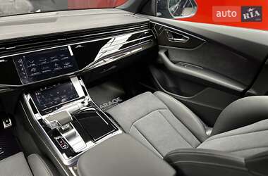 Позашляховик / Кросовер Audi Q8 2025 в 