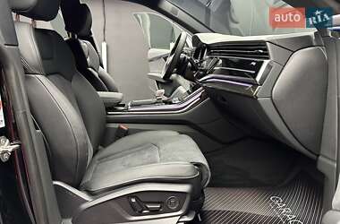 Позашляховик / Кросовер Audi Q8 2025 в 