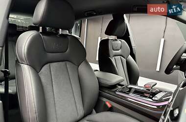 Позашляховик / Кросовер Audi Q8 2025 в 