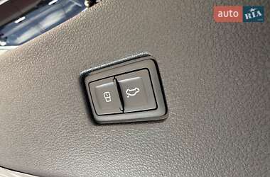 Внедорожник / Кроссовер Audi Q8 2023 в 