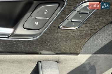 Внедорожник / Кроссовер Audi Q8 2023 в 