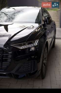 Внедорожник / Кроссовер Audi Q8 2021 в 