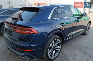 Внедорожник / Кроссовер Audi Q8 2021 в 