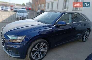 Внедорожник / Кроссовер Audi Q8 2021 в 