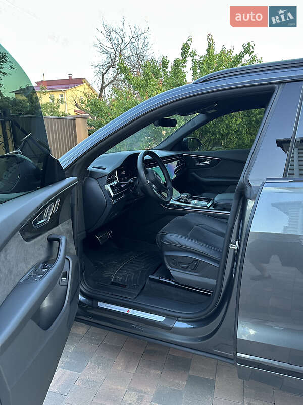 Внедорожник / Кроссовер Audi Q8 2020 в Полтаве