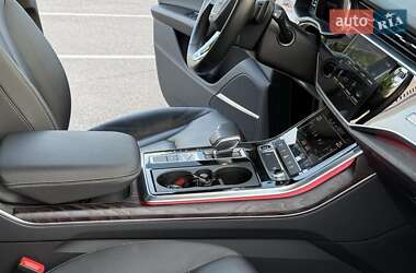 Внедорожник / Кроссовер Audi Q8 2021 в 