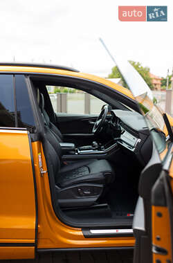 Внедорожник / Кроссовер Audi Q8 2018 в 