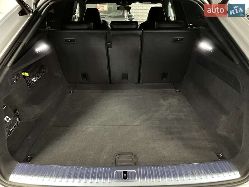 Позашляховик / Кросовер Audi Q8 2024 в Львові