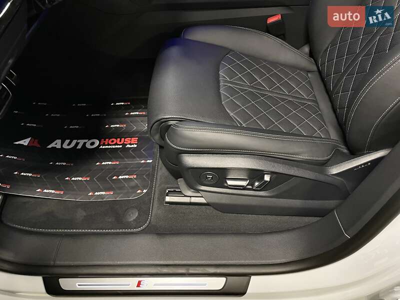 Позашляховик / Кросовер Audi Q8 2024 в Львові