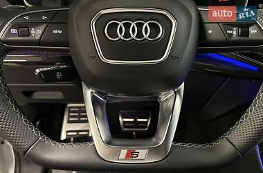 Позашляховик / Кросовер Audi Q8 2024 в 