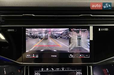 Позашляховик / Кросовер Audi Q8 2024 в 