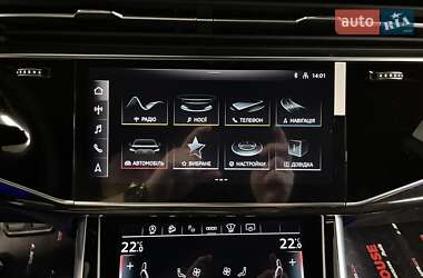Позашляховик / Кросовер Audi Q8 2024 в 