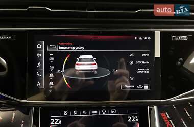 Позашляховик / Кросовер Audi Q8 2024 в 