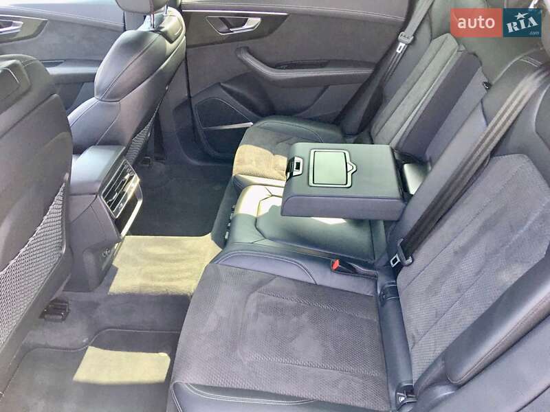 Внедорожник / Кроссовер Audi Q8 2018 в Киеве