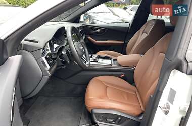 Внедорожник / Кроссовер Audi Q8 2021 в 
