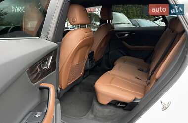 Внедорожник / Кроссовер Audi Q8 2021 в 