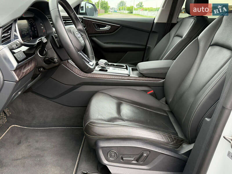 Внедорожник / Кроссовер Audi Q8 2020 в Киеве