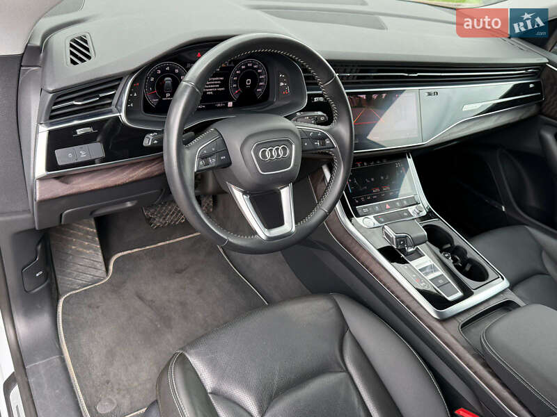 Внедорожник / Кроссовер Audi Q8 2020 в Киеве