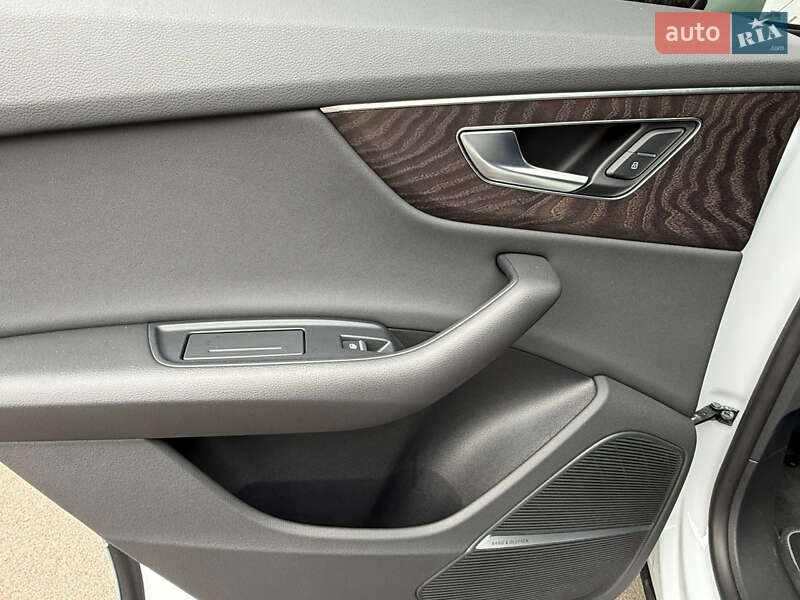 Внедорожник / Кроссовер Audi Q8 2020 в Киеве