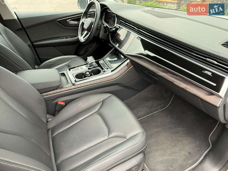 Внедорожник / Кроссовер Audi Q8 2020 в Киеве