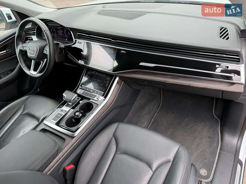 Внедорожник / Кроссовер Audi Q8 2020 в Киеве