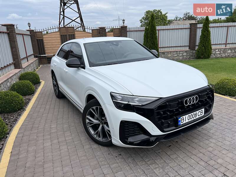 Внедорожник / Кроссовер Audi Q8 2023 в 