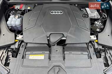 Внедорожник / Кроссовер Audi Q8 2018 в 