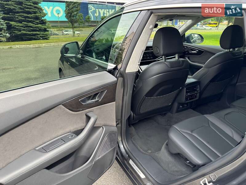 Внедорожник / Кроссовер Audi Q8 2018 в Киеве