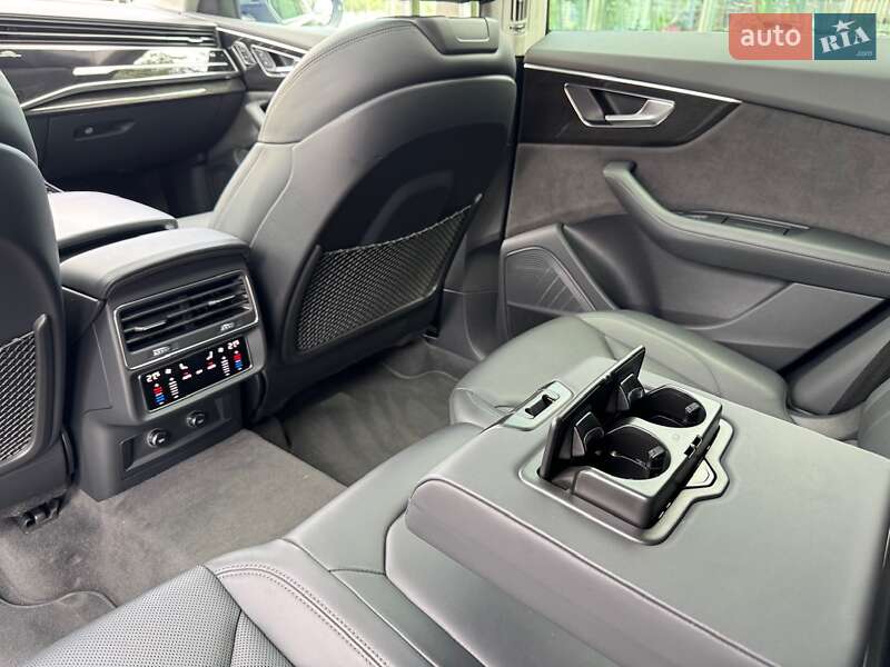 Внедорожник / Кроссовер Audi Q8 2018 в Киеве