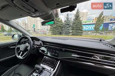 Внедорожник / Кроссовер Audi Q8 2018 в 